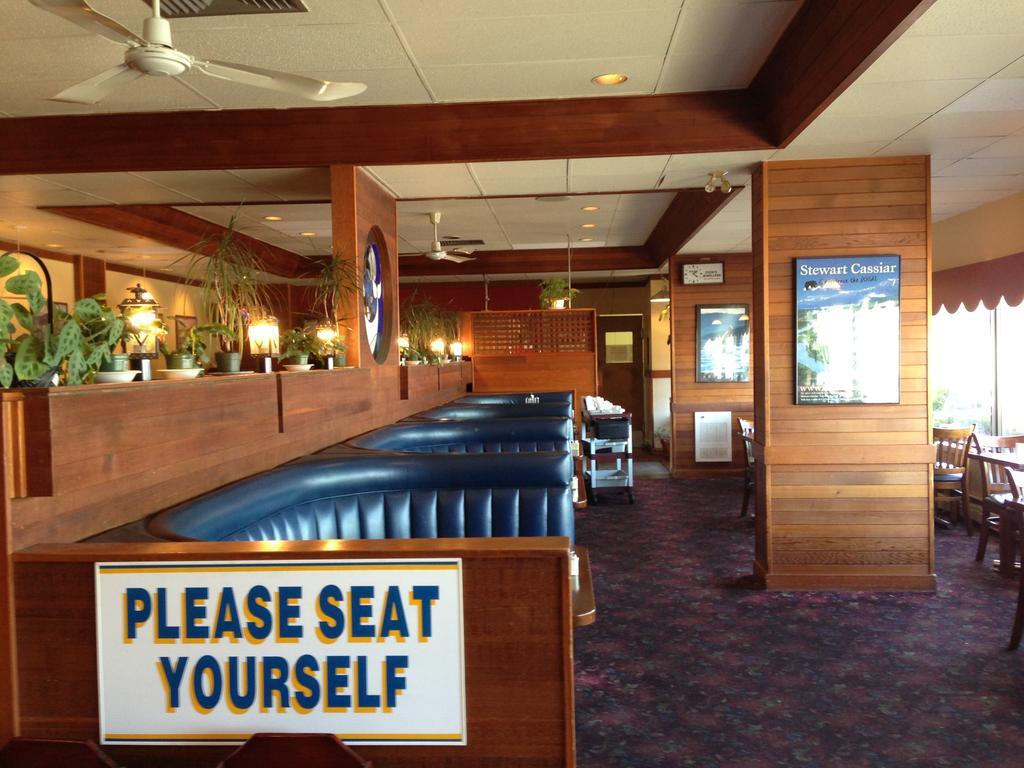 Moby Dick Inn Prince Rupert Extérieur photo